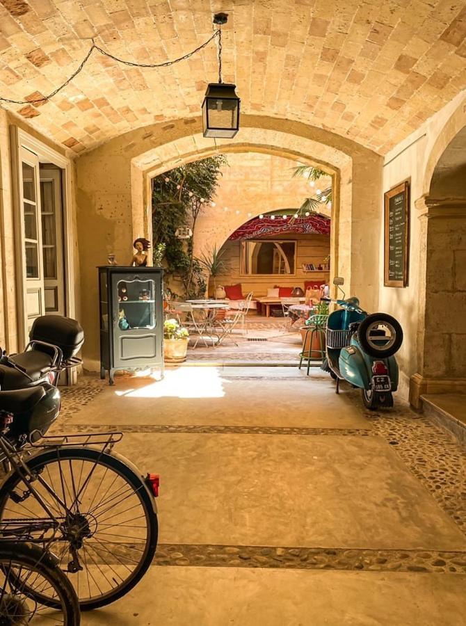 Rue Du Chateau Tarascon Buitenkant foto