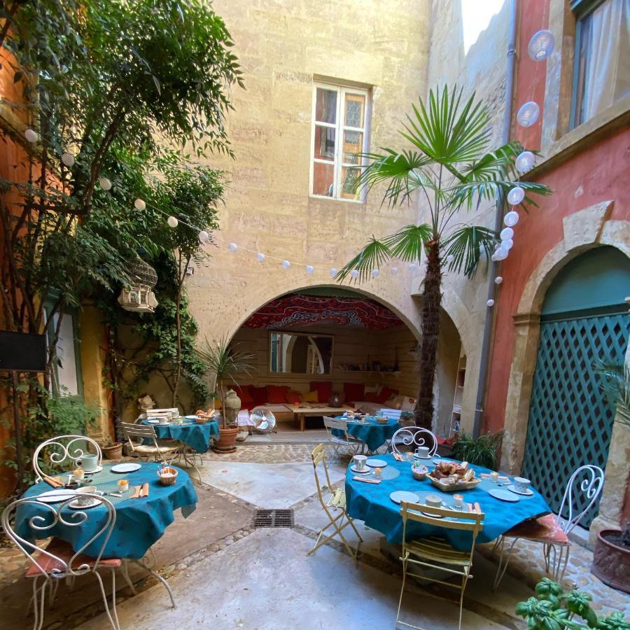Rue Du Chateau Tarascon Buitenkant foto
