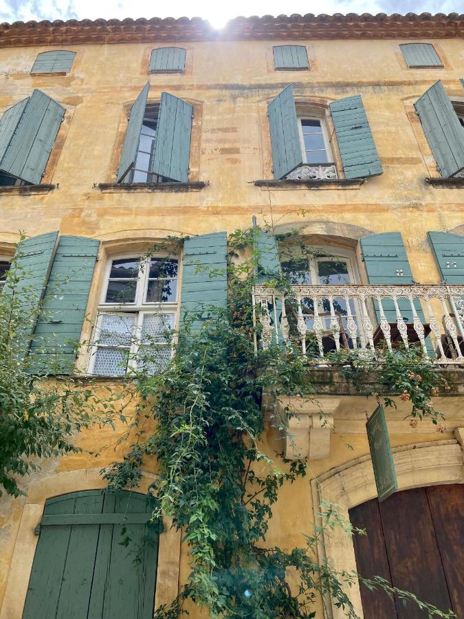 Rue Du Chateau Tarascon Buitenkant foto