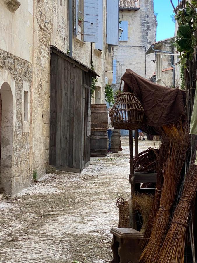 Rue Du Chateau Tarascon Buitenkant foto