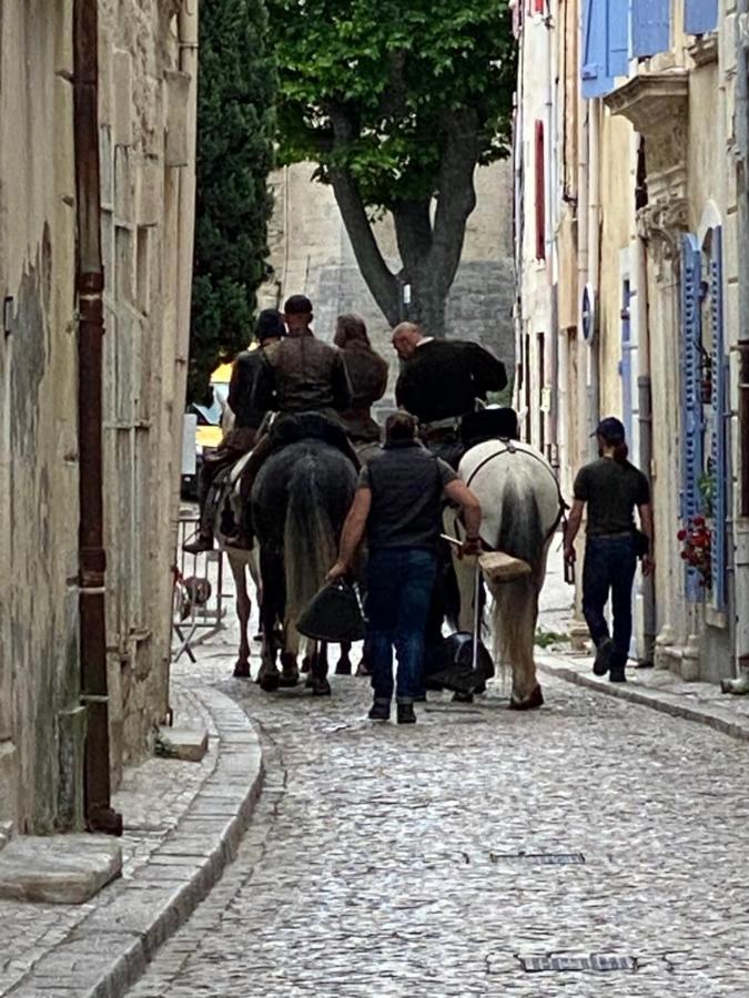 Rue Du Chateau Tarascon Buitenkant foto
