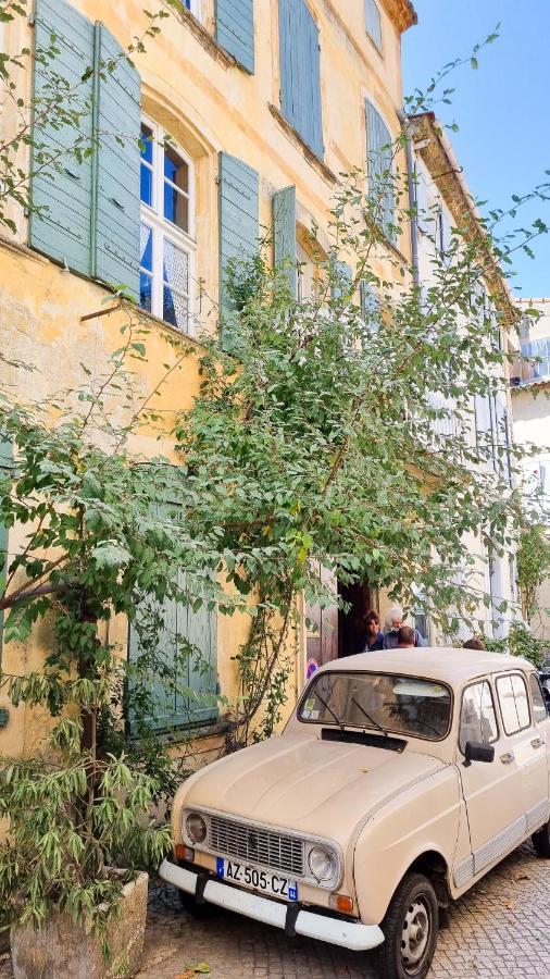 Rue Du Chateau Tarascon Buitenkant foto