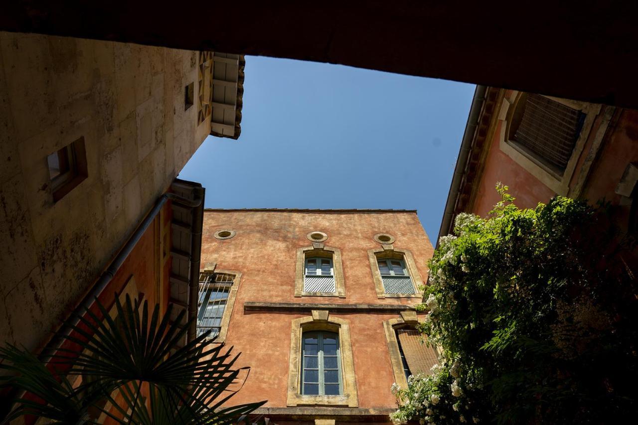 Rue Du Chateau Tarascon Buitenkant foto
